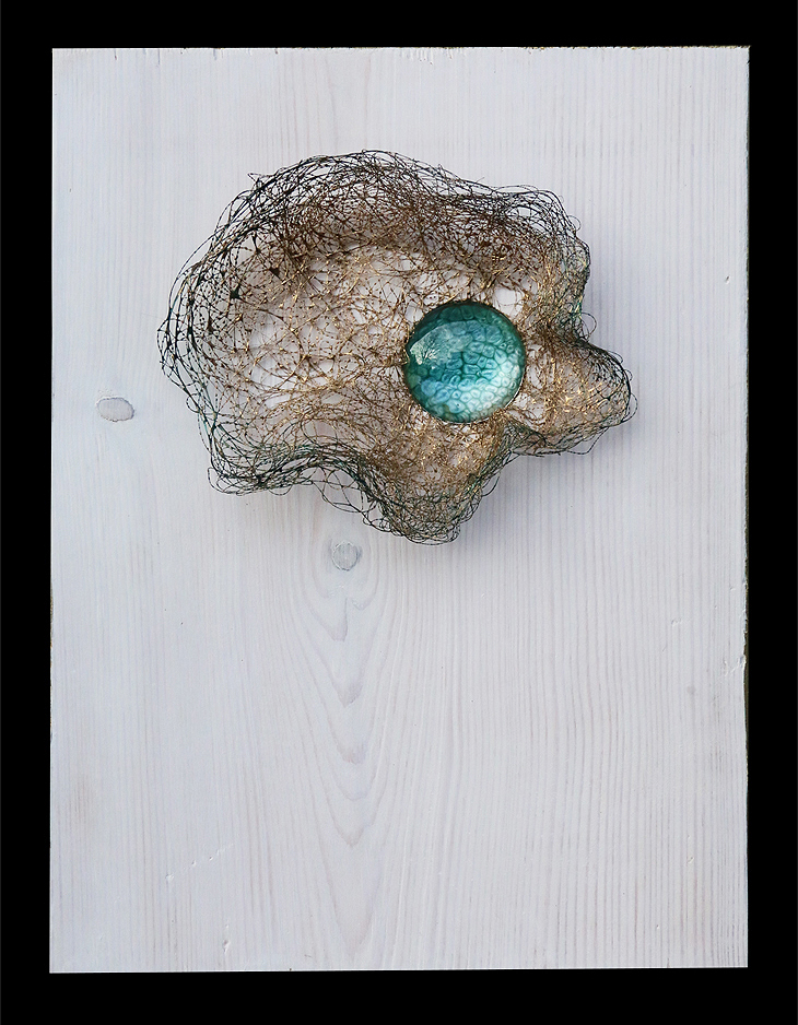 Mixed tech., glass & gliding on wood • 22,5x17cm • More pic. > GALLERY SCULPTURES